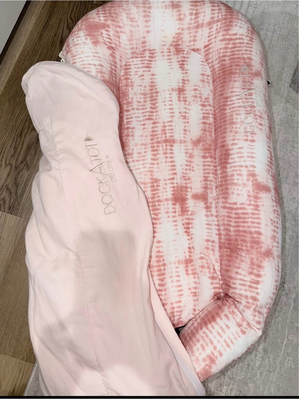 DockATot Deluxe+ with 2 Covers